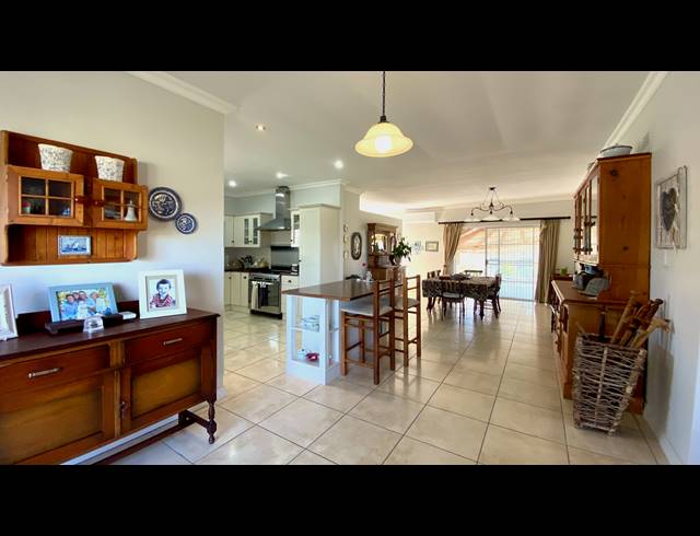 3 BEDROOM HOUSE FOR SALE IN DWARSKERSBOS
